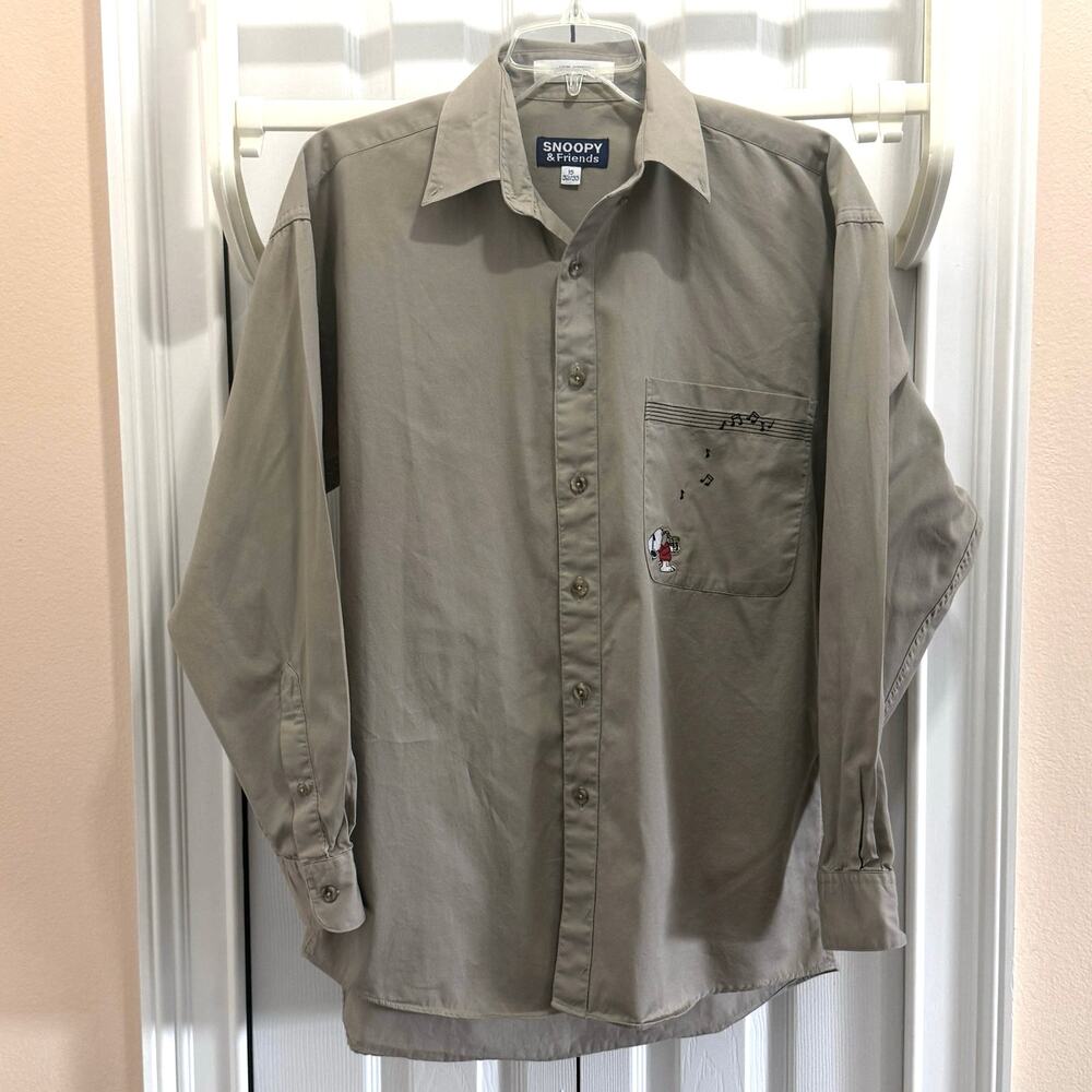 Snoopy & Friends 
Men’s button down shirt Size 15 32/33 
(Small to slim Medium)